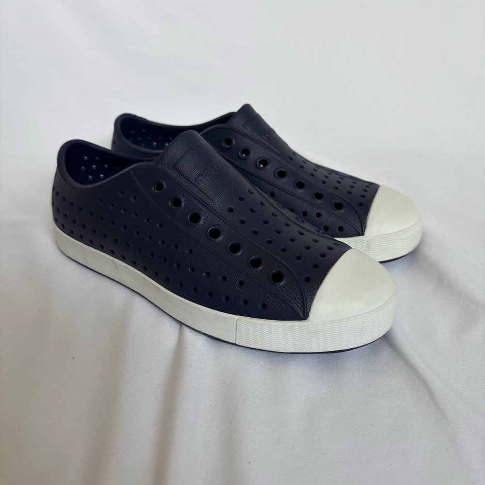 Native Jefferson Navy and White Shoes Unisex M5/W8 EUC